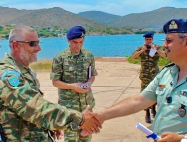 Πρόταση-βόμβα από τα Επιτελεία στον Α.Τσίπρα: «Να δώσουμε όπλα και να εκπαιδεύσουμε τους πολίτες πριν να είναι αργά»...